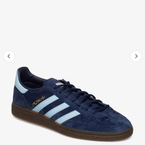 Ett par feta adidas skor - Helt perfekt skicka är inte hemma därför jag inte har någon bra bild på dom( använda max 2 gånger)