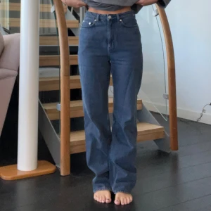 Jeans från weekday - Fin färg
