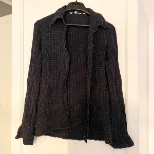 rutig blus skjorta  - såå snygg rutig blus / skjorta !! står ingen storlek men skulle säga XS / S ⭐️❣️ 