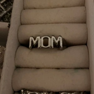 Mom ring  - MOM ring🪩