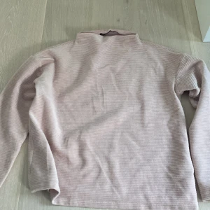 Randig rosa långarm tröja. - BikBok, rosa randig tröja i toppskick. Köpte för 300