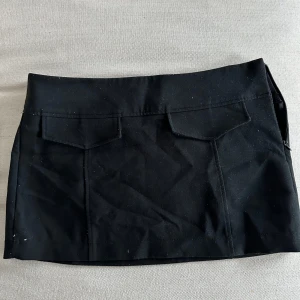 Kjol - Snygg lågmidjad kjol med fickor 