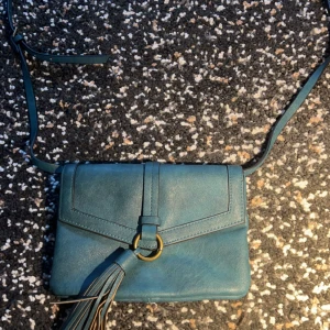 Axel väska  - Hej säljer min Axel väska från Anna field, är i nyskick bara skriva om ni är intresserade.