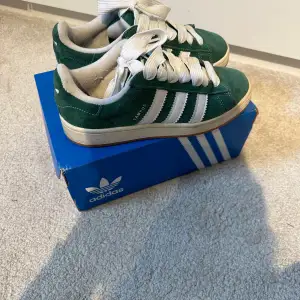 Så snygga adidas campus i grön, strl 38! 