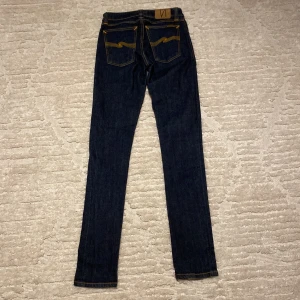 Helt nya Nudie jeans  - Ett par Nudie jeans som är använda 3 gånger så med det så är det extremt bra pris. Ny pris 1400kr⚜️