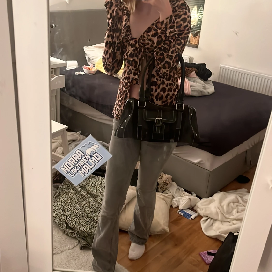 Svart axelväska med spänne - 90