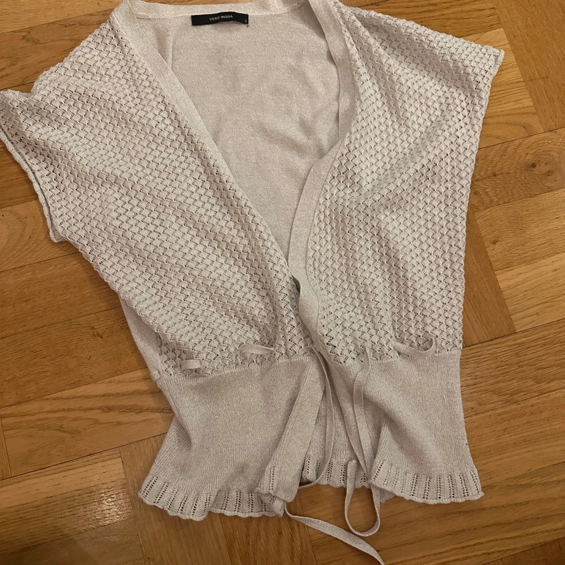 Grå glittrig kofta från Vero Moda - 90