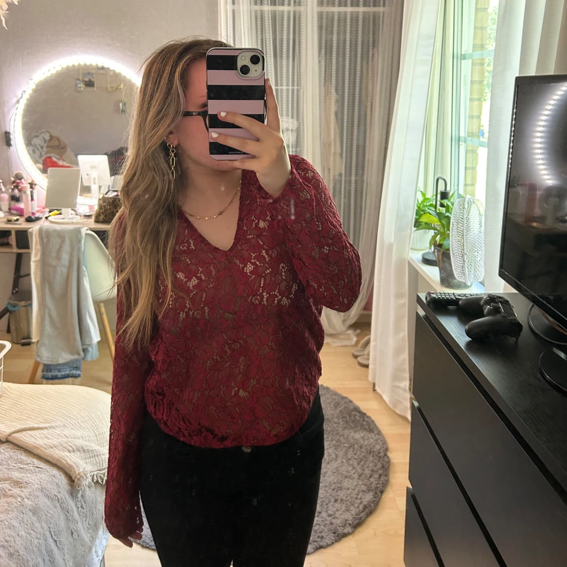 Vinröd spetsblus - 90