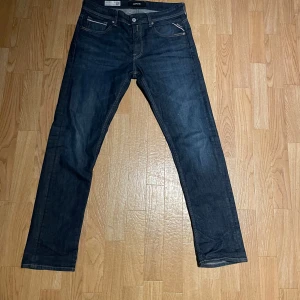 Replay jeans -  säljer nu mina Replay jeans i väldigt bra skick inga defekter på byxorna Storleken 31 / 32 