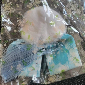 pompom hårspänne med tofs och rosett - från taobao