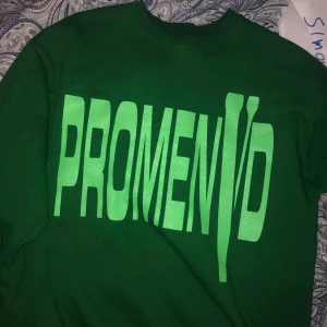 Asap rocky Vlone x PromenVD - Tröja inköpt 2019 när asap rocky spelade på globen. Collab med Vlone
