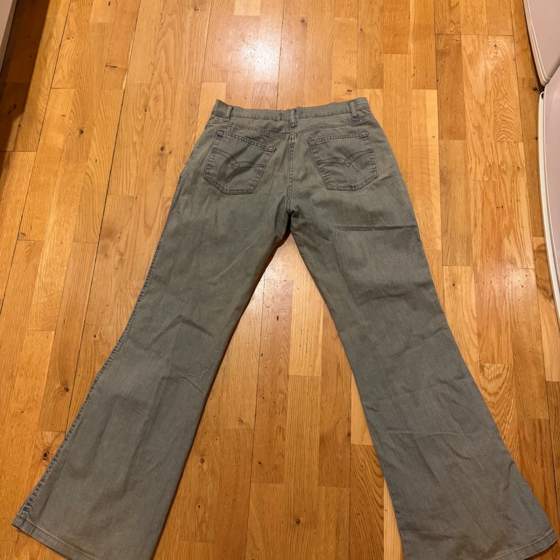 Gröna byxor med bootcut thrifted  - 91