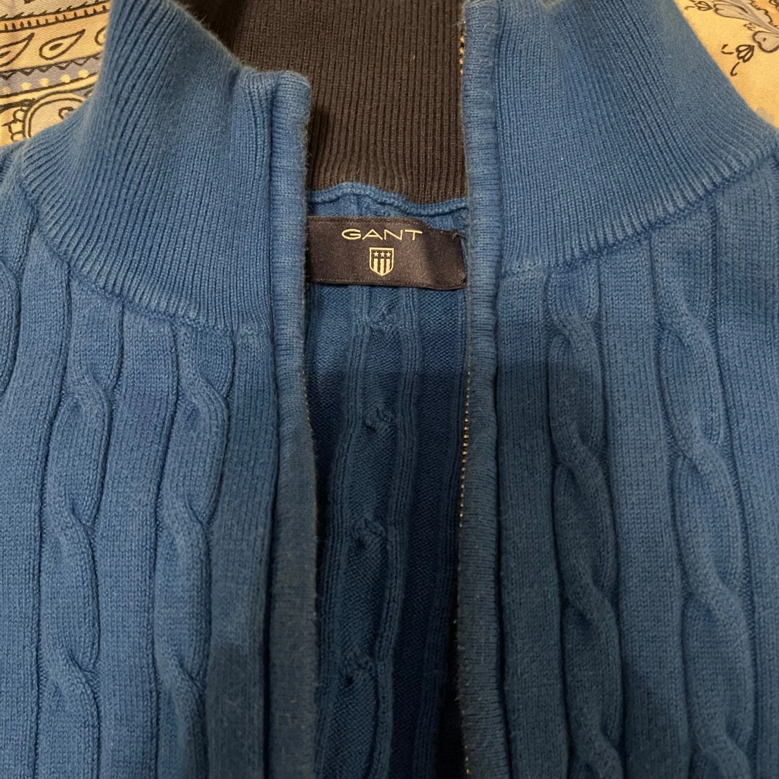Blå stickad tröja med dragkedja från GANT - 92