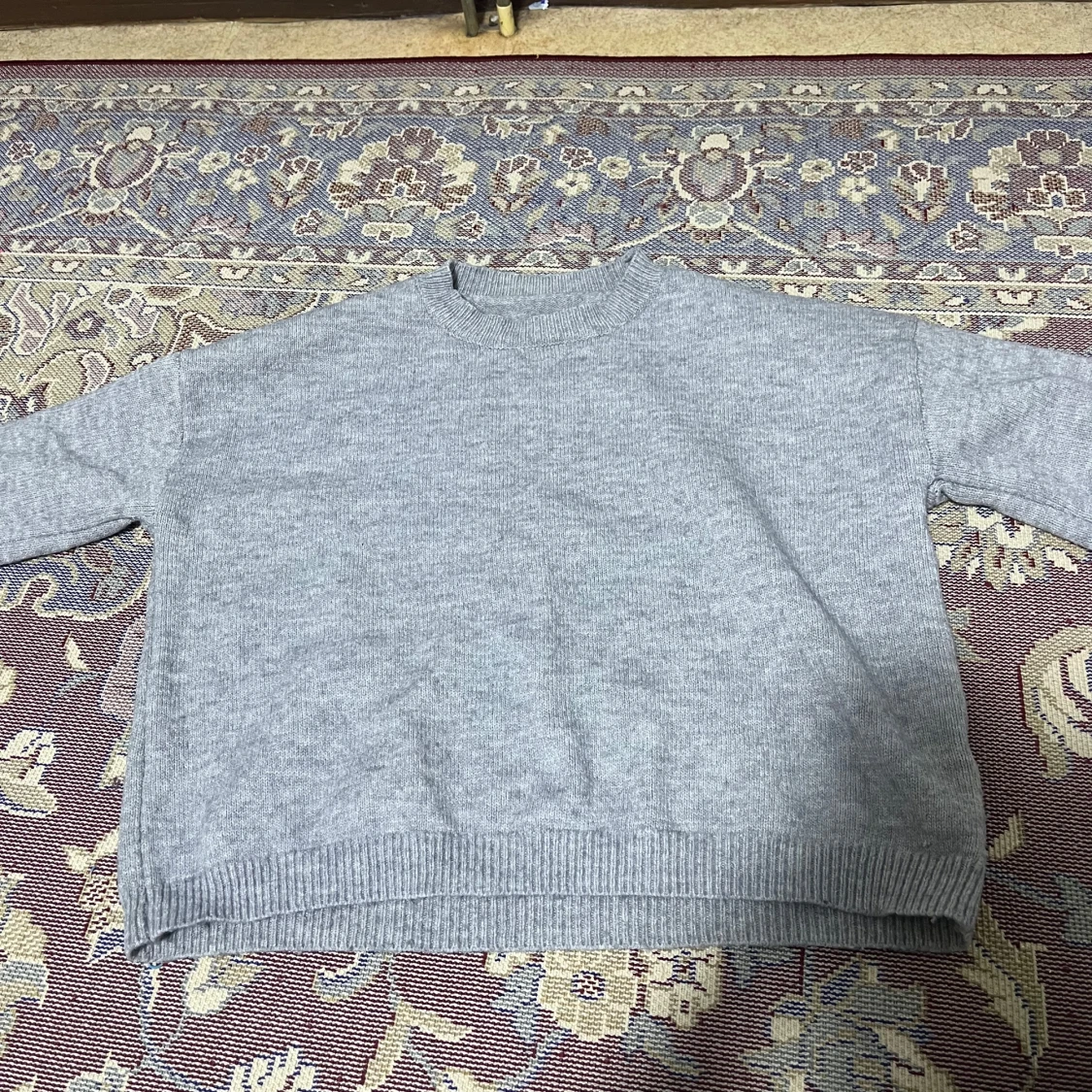 Grå stickad tröja - 90