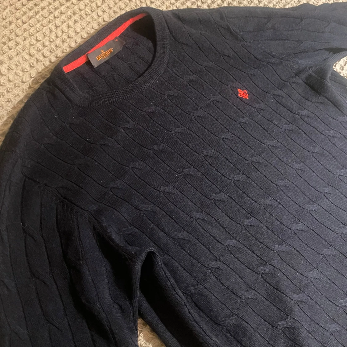 Mörkblå stickad tröja från Morris i merinoull  - 90