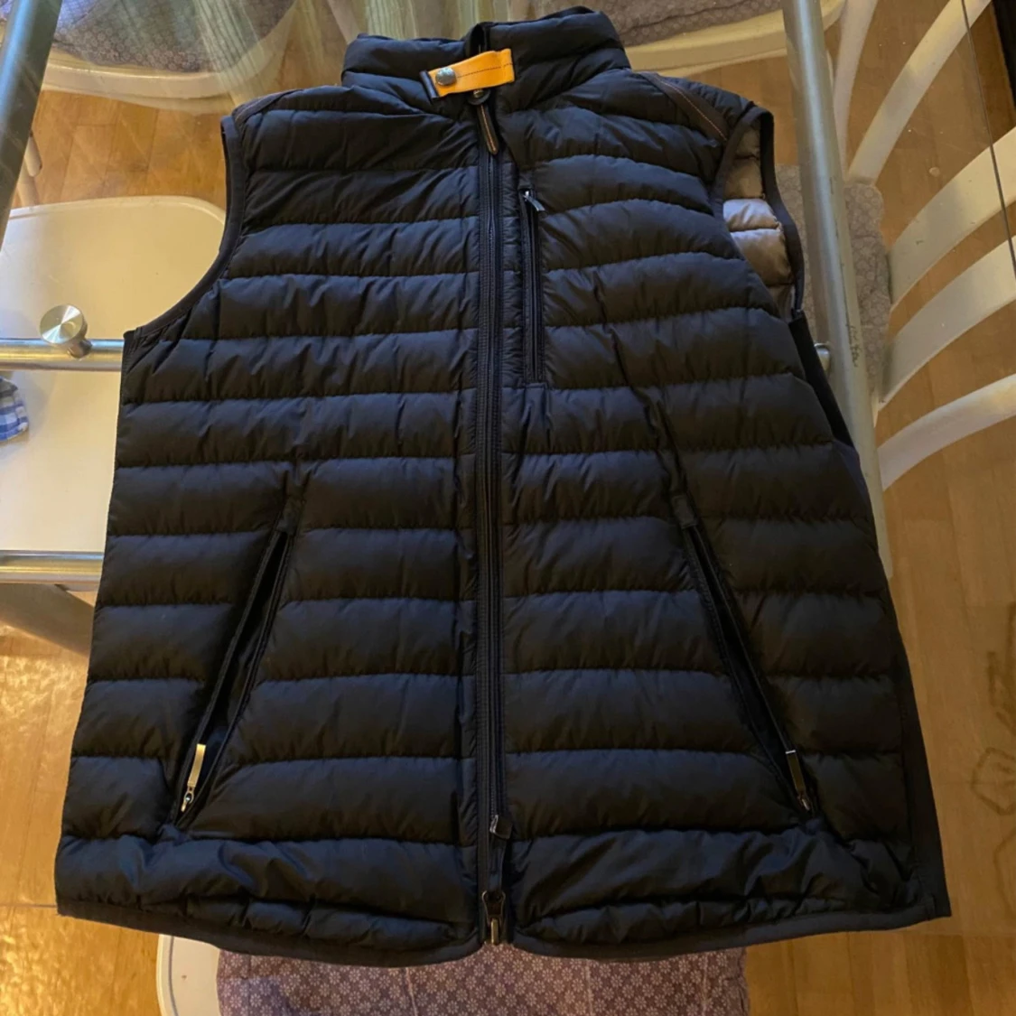 Svart dunväst med dragkedja - 90