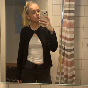 Stickad kofta ginatricot  - Populära koftan från Ginatricot nypris 359