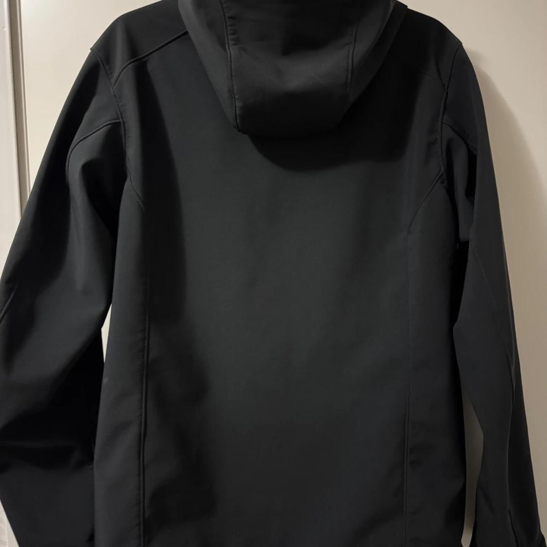 Svart jacka från Helly Hansen - 90