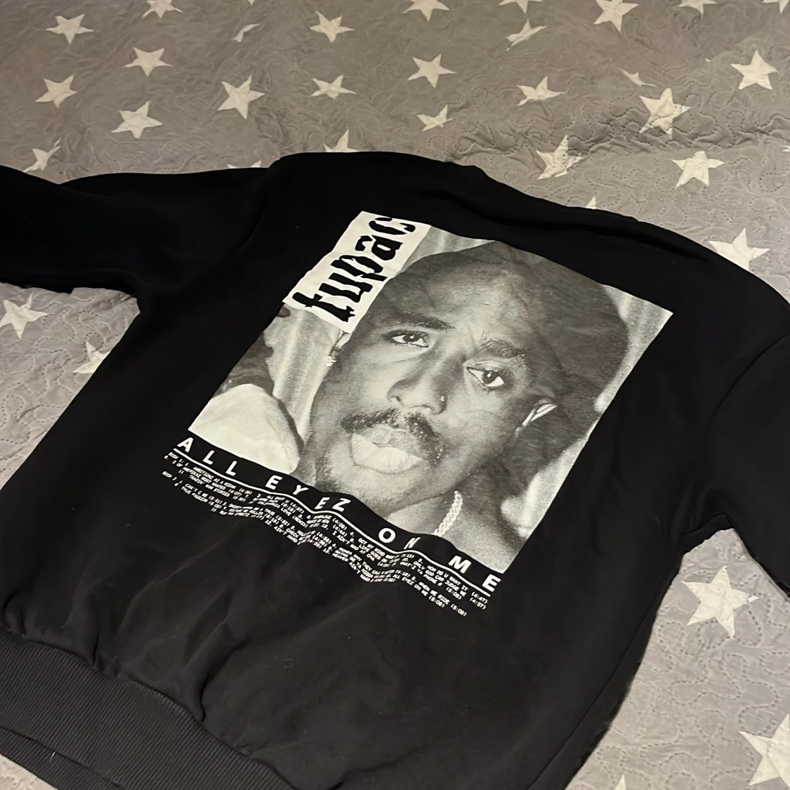 Svart sweatshirt med Tupac-tryck - 90