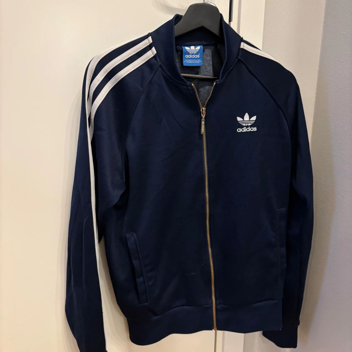 Mörkblå träningsjacka från Adidas