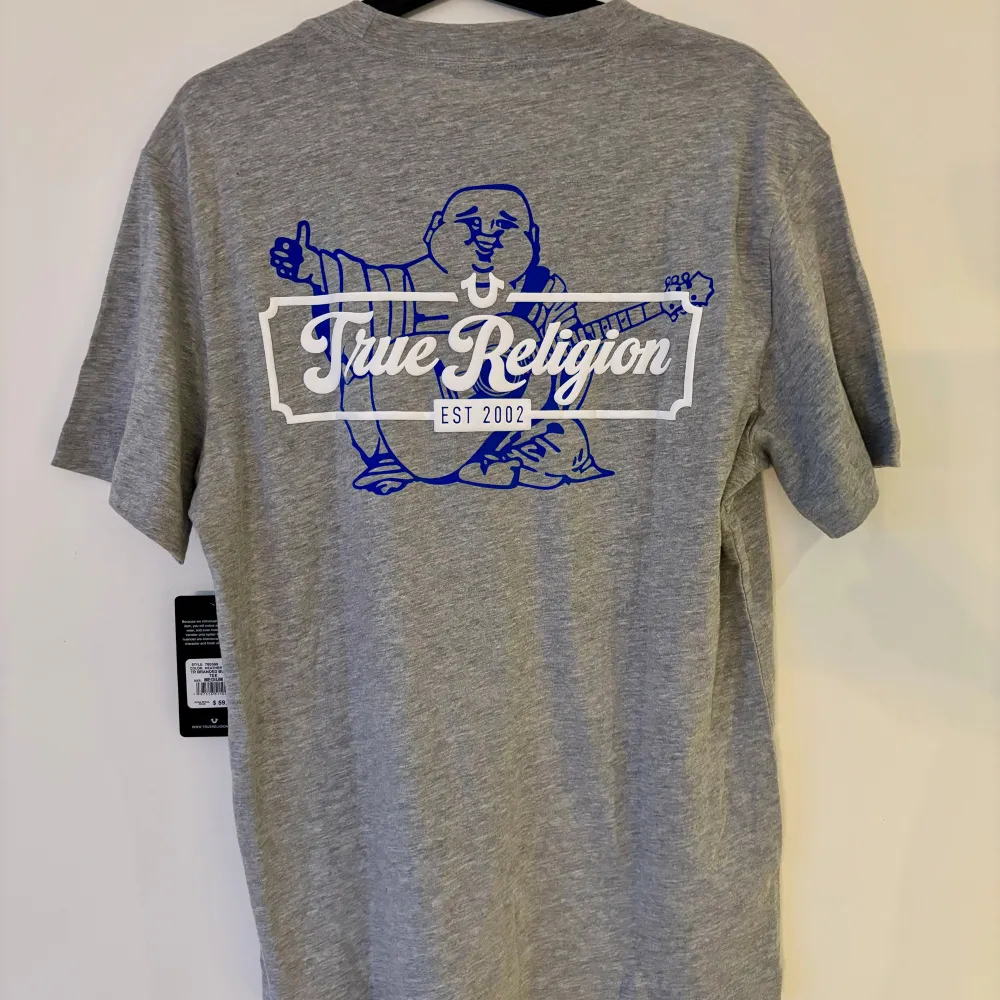 Snygg grå t-shirt från True Religion. Helt ny med tag!. T-paidat.
