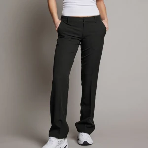 Lågmidjade kostymbyxor  - Säljer mina lågmidjade kostymbyxor från bikbok i modellen Vera för de ej kommer till användning 💓