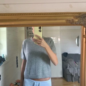 Stickad tröja - Jätte fin helt ny stickad tröja  Det är storlek xl men sitter som s