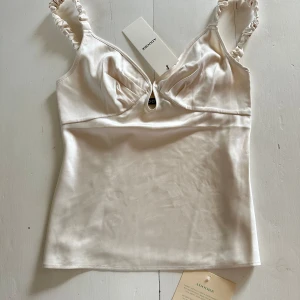 Adoore Linne  - Ett helt nytt adoore linne med alla lappar kvar, som tyvärr inte har kommit till användning 🥰 