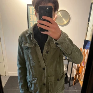 Morris Overshirt  - Säljer min Morris Overshirt färg grön riktigt stylig skriv om funderingar skick 8/10