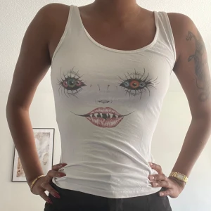 Graphic tee - Har målat själv med textilpennor 