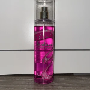 Fragrance mist - Jätte god fragrance mist från Britney Spears i doften fantasy. Jag har redan en som är använd, den är helt oanvänd. 🩷