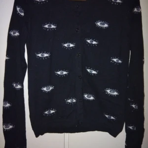 Kofta - Kofta med ögon i glitter. Oanvänd. Stl S. 46kr i frakt.