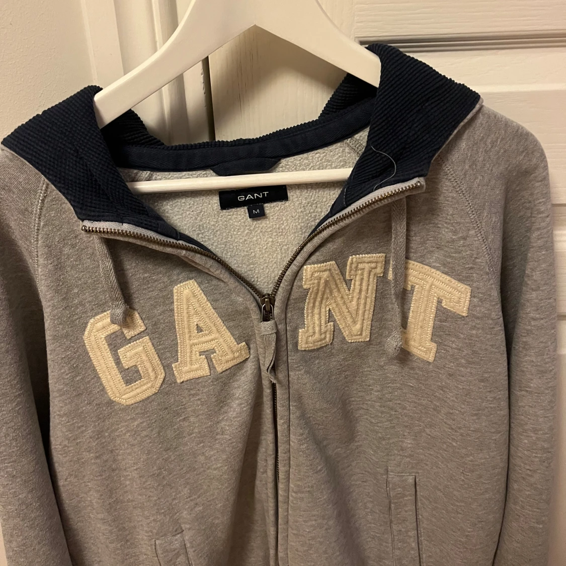 GANT hoodie grå (stl M) - 90