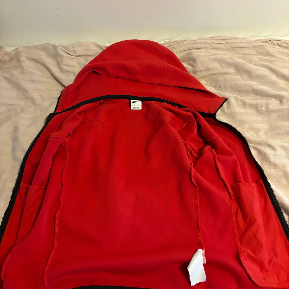 Röd hoodie från Nike - 90