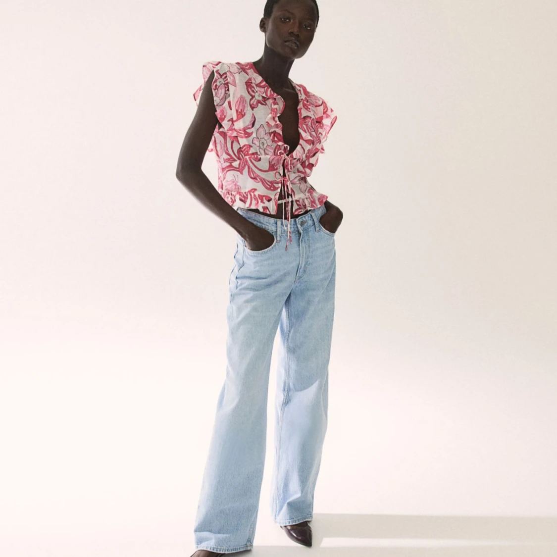 Blus med volanger  - 90