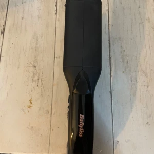BaByliss  - En jätte fin värme grej som gör våffefekter använd 1 gång  Säljer pgd ingen användning 
