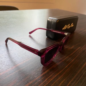 All cap one solglasögon  - Helt nya har bara testat dom men märkte att dom inte passar mig 