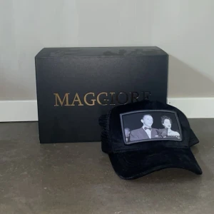 Maggiore keps - Helt oanvänd maggiore keps för billigt pris, Kommer med originalboxen + påse Kom privat för frågor!