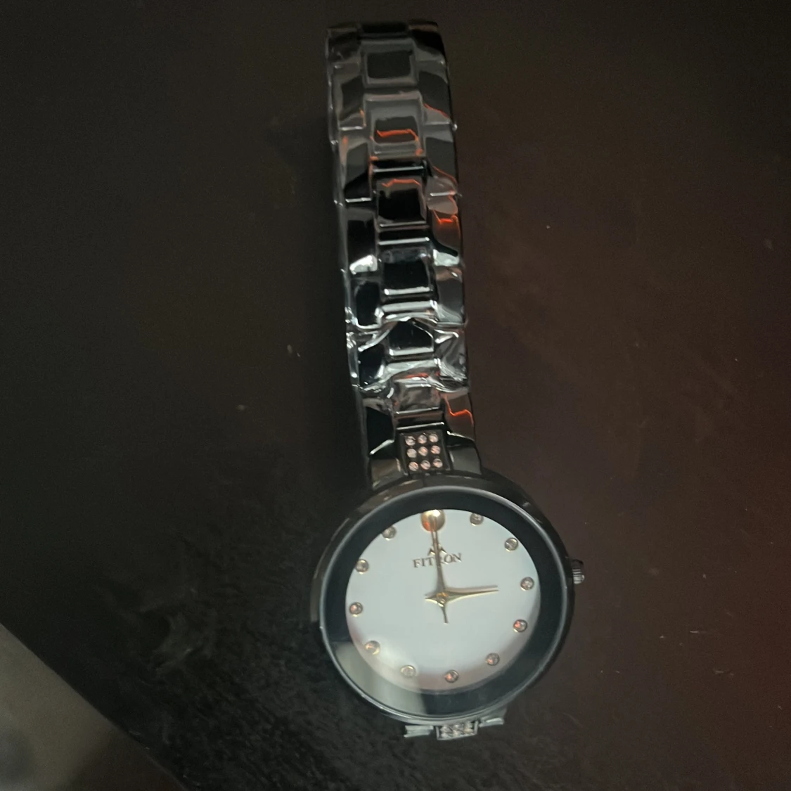 Klocka. Ny. Ej använd. stilren. Pris kan diskuteras