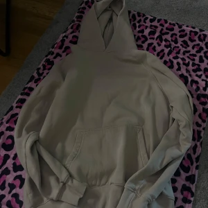 Hoodie  - Hoodie från pull & bear knappt använd 
