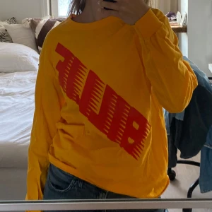 Billie Eilish tröja - Limited Edition Billie Eilish merch från henens pop up butik när hon hade konsert i Stockholm!🩷🩷Storlek S/M