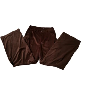 kostym byxor - tunt manchester material, väldigt sköna och lite långa på mig som är 168cm