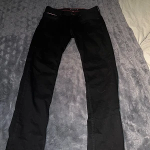 Tommy hillfigure jeans nya.  - Yet par vanliga Tommy hillfigure jeans 