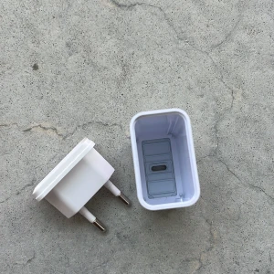 Stasher hide - Vill du ha ett ställe att gömma små ägodelar? Här är perfekta produkten. Våran Stasher laddare är storleksmässigt likadan som en vanlig laddare. Stasher är enkel att ha med o gömma.🤫 sladd följer ej med.