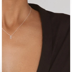 Silver halsband med bokstaven O💕 - Bokstav O, aldrig använt💕 