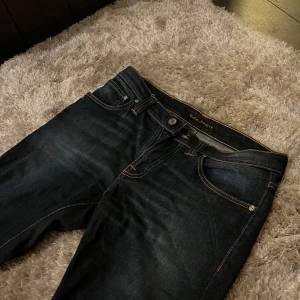 Nudie Jeans - Säljer dessa slim fit Nudie Jeans! Helt nya, använda 2 gång! Nypris 1799kr mitt pris 799kr Storlek w28 l32. Säljer pågrund av för stora. Kom privat för fler frågor! Pris kan diskuteras!