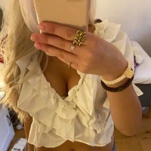 As snygg blus💕 - As snygg blus från Gina!!💕Säljer för att den tyvärr inte kommer till användning❤️