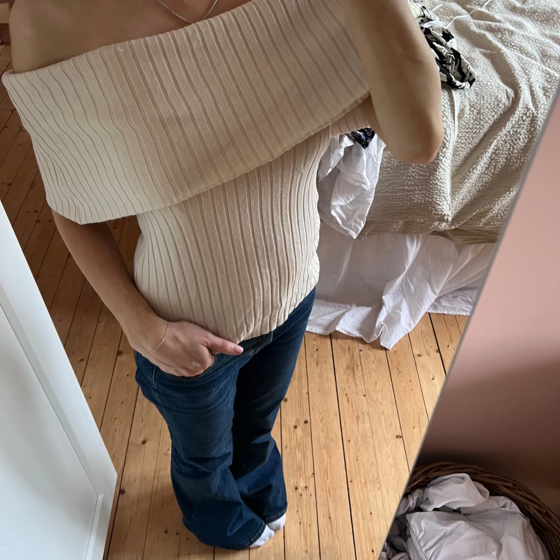 Offshoulder topp stickad 