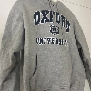 Hoodie - Ny skick, inga defekter 