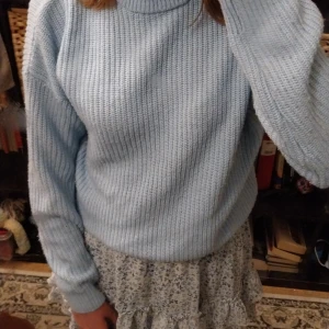 Tröja  - Jätte fin blå tröja parfekt till vinter och hösten